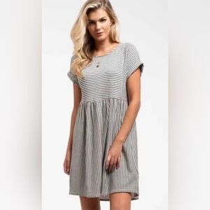 Melloday Nordstrom's‎ Cream & Burgendy
Striped Short Sleeve Knit Dress